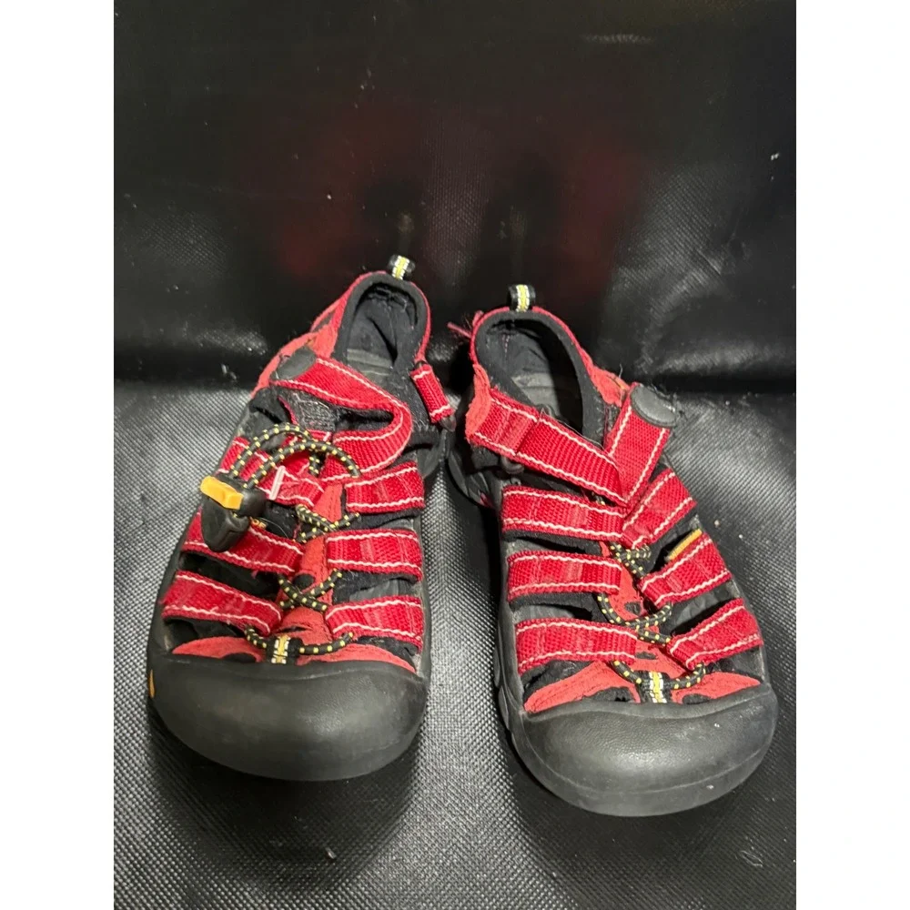 Keen Newport H2 Red Black Waterproof Sport Sandals Kids 11Outdoor Hiking5